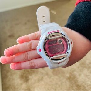 Baby G Shock ⏱ white with pink detail 🌸☁️